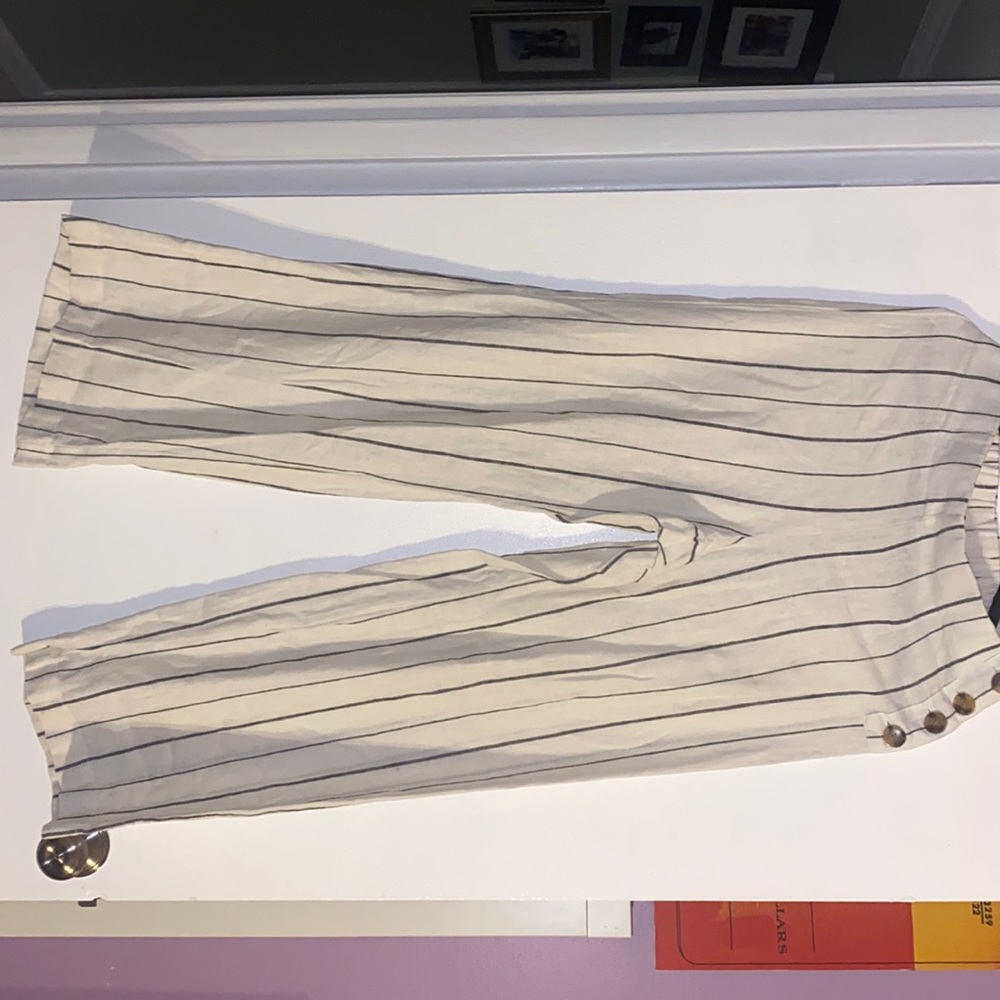 Lightweight linen pant.